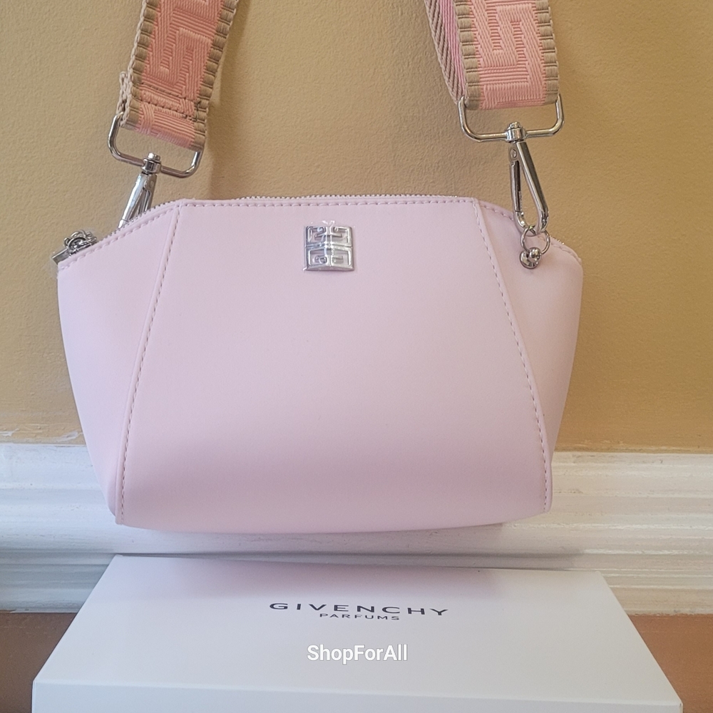 Givenchy - Picture 13 of 15
